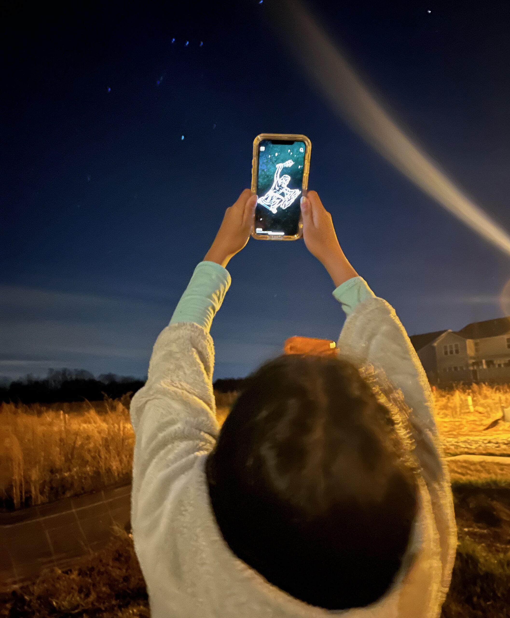 Girl-watching-the-night-sky-using-sky-view.